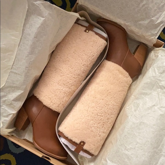 UGG Shoes - LAST PAIR!UGG brown outside fur winter boots size5